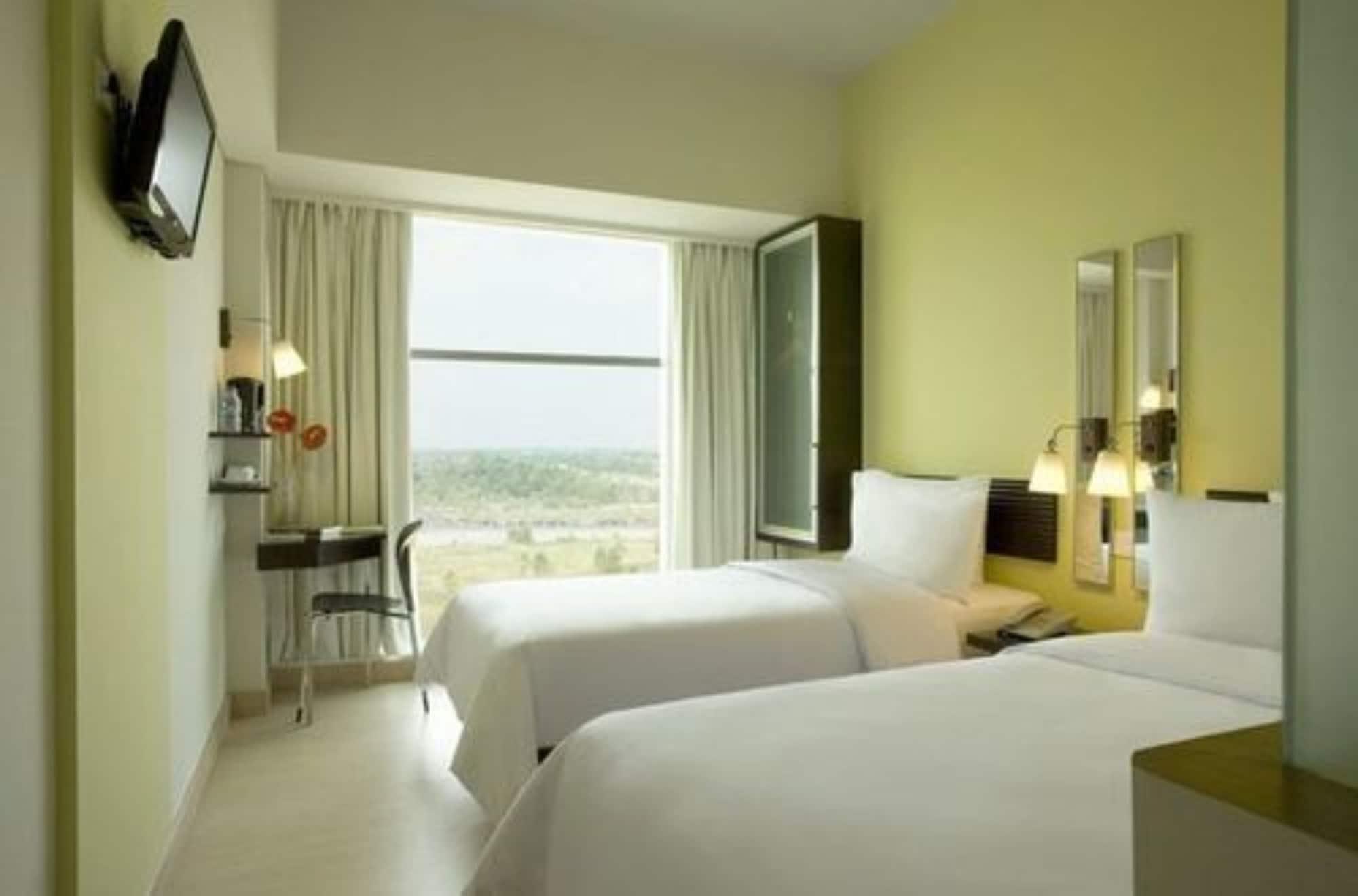 Santika Bsd City-serpong Hotel 3*