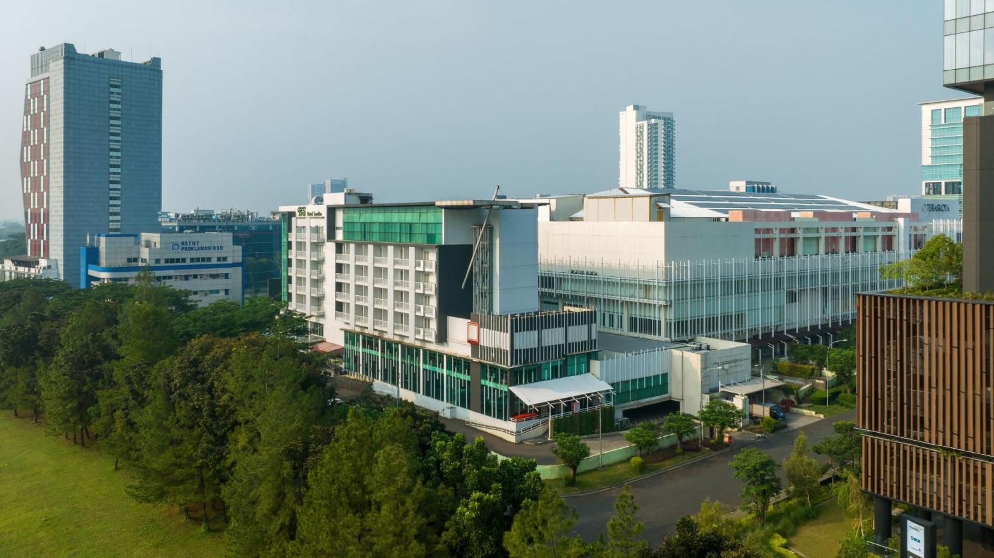 Santika Bsd City-serpong Hotel